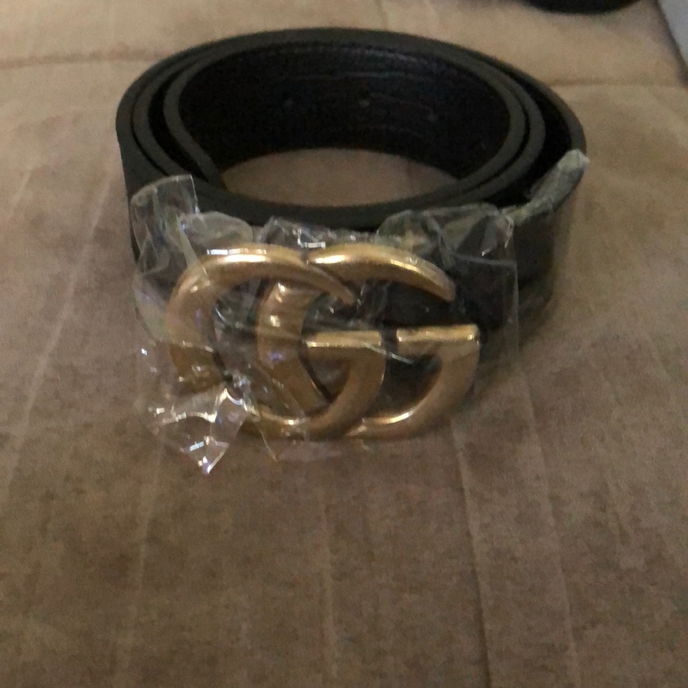 95 Cm belt.  Fits size 6-8